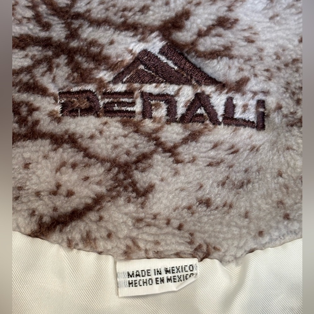 Denali Vintage Fleece Vest Size M
EUC - Picture 7 of 11
